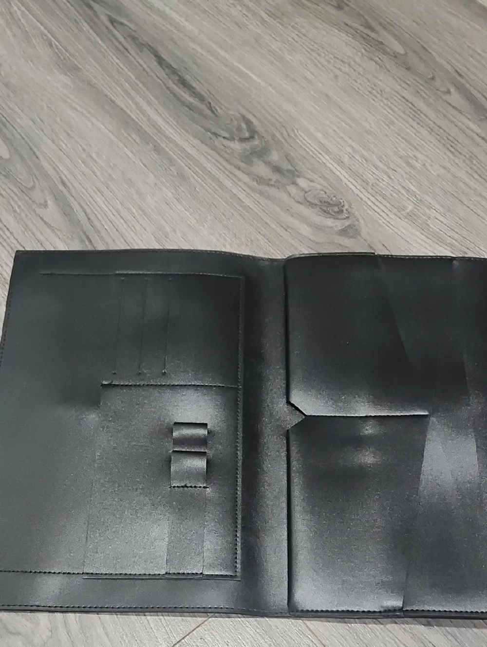 EUC Black Glass Ladder & Co Work/Svhool Portfolio XL Clutch